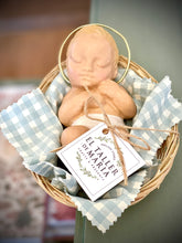 Cargar imagen en el visor de la galería, Niño Jesús ~ vichy verde agua